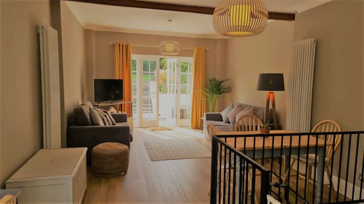 Spacious Chepstow Home With Private Garden & Patio - Chepstow
