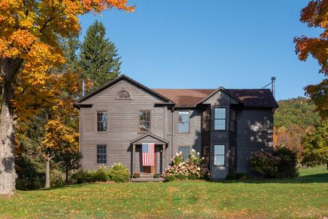 1820s Farmhouse 182 acres w/ Private Swimming Pond