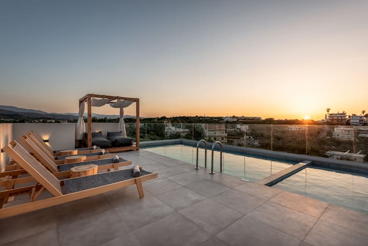 Soleado Villa Chania (rooftop heated pool)