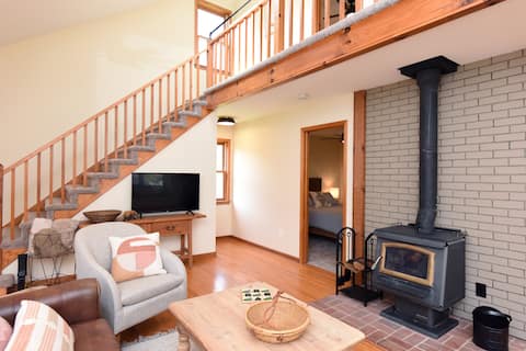 Successful Airbnb property: Peaceful House On River- Perfect Mountain Getaway in Boone