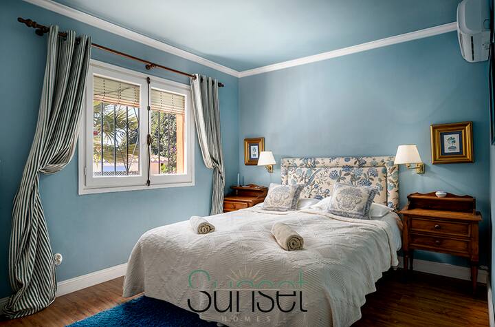 Spálne 2 s výhľadom na bazén