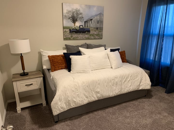 Chambre du milieu avec lit gigogne escamotable