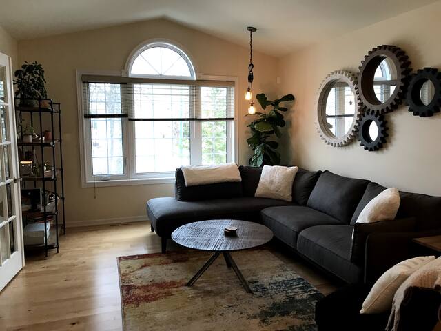 Long term summer rental house with hot-tub. gallery image 2