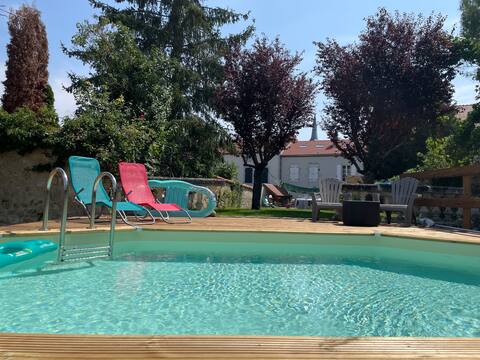 Pretty townhouse with a pool