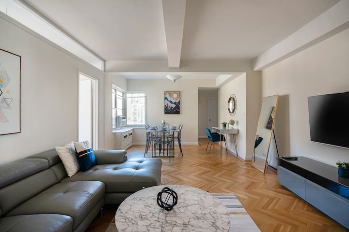 Lovely 3 Bed on Park Avenue With Gym #6162