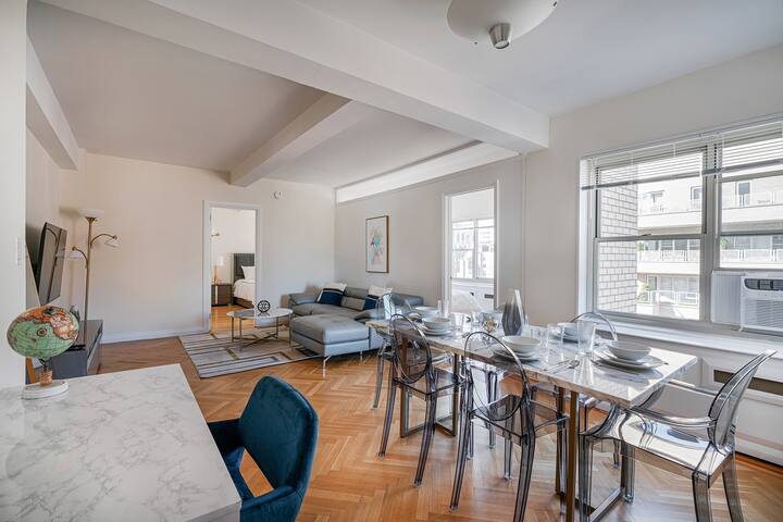 Lovely 3 Bed on Park Avenue With Gym #6162 gallery image 3