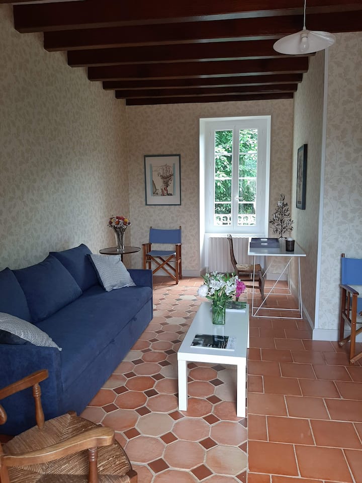 Cottage De Charme Surplombant Une Rivière - 法國