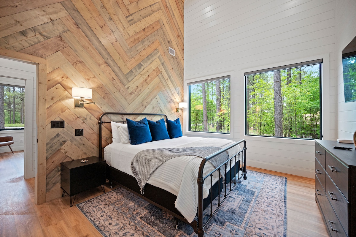 卧室3--加大双人床，带套内卫生间