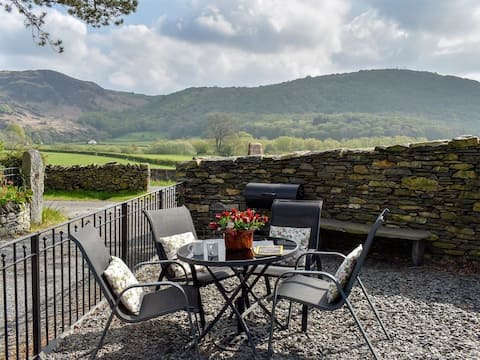 Character 2 Bed Cottage near Coniston Water.