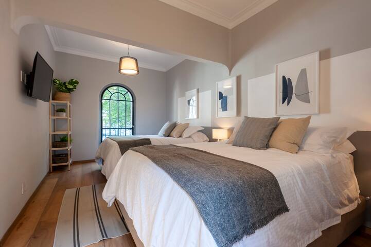 Glamorous restored apt. w/ rooftop in peaceful st. gallery image 5