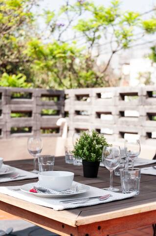 Restored glamorous 20’s Apt. W/ Rooftop terrace gallery image 3