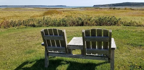 Rustic coastal retreat~Romantic with Amazing Views