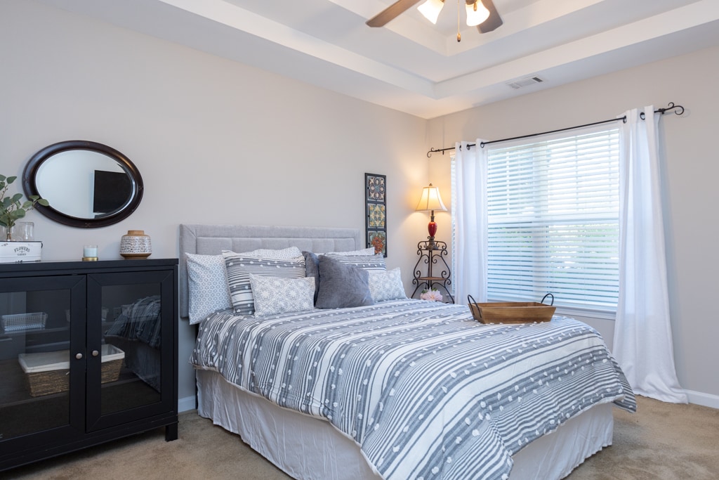 Queenslaapkamer met eigen badkamer.  Alle beddengoed verwisseld tussen gasten.   