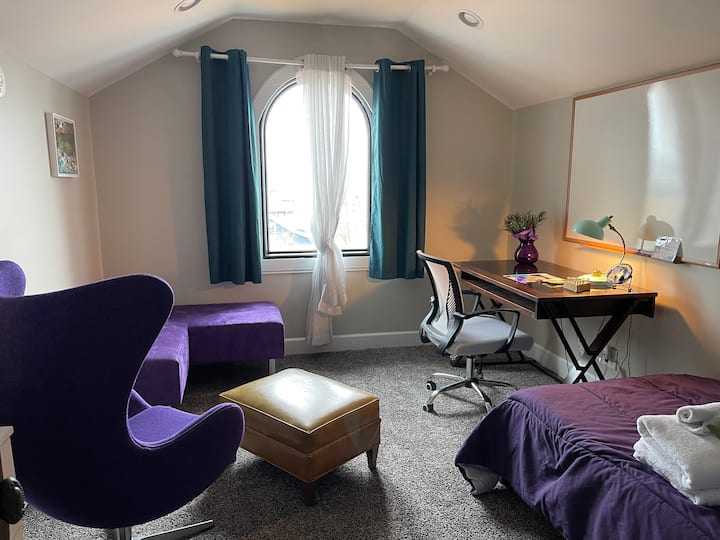 Beautiful private Purple Room near Downtown Indy Houses for Rent in