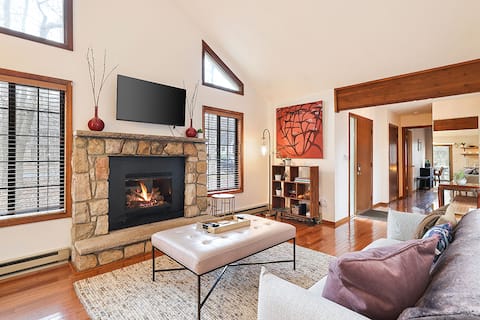 JustChill, Lake Naomi King Bd, Fireplace,  Poconos