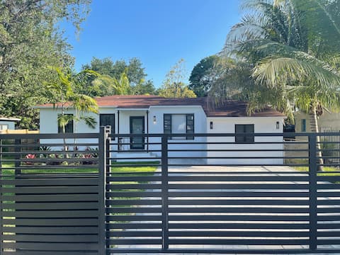 Successful Airbnb property: Beautiful Miami Home min to Beach, Clubs, shop&art in Hadley Park