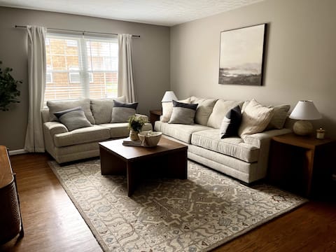 Lovely first floor apartment with free parking!