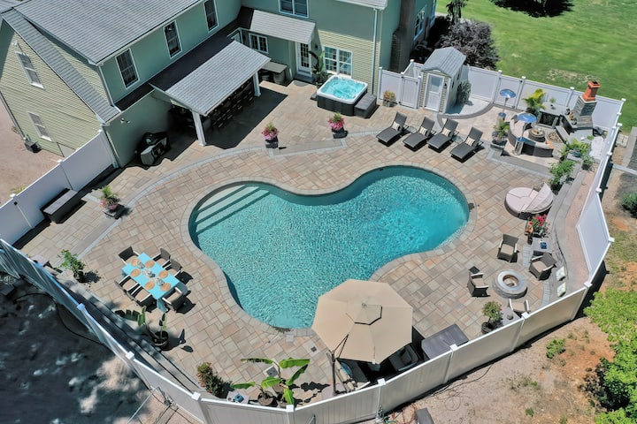 Resort style getaway w/pool, spa, game room & more