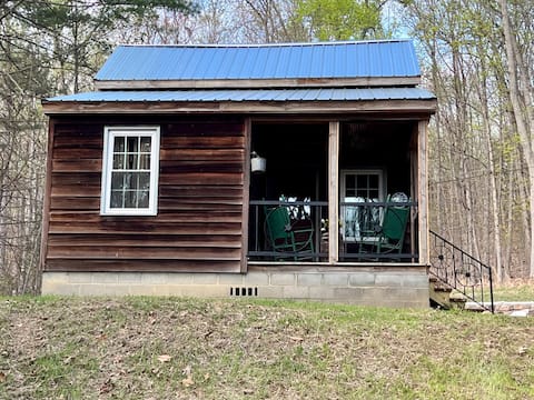 Restored cabin 10 minutes from 
VMI, W&L, and VHC.