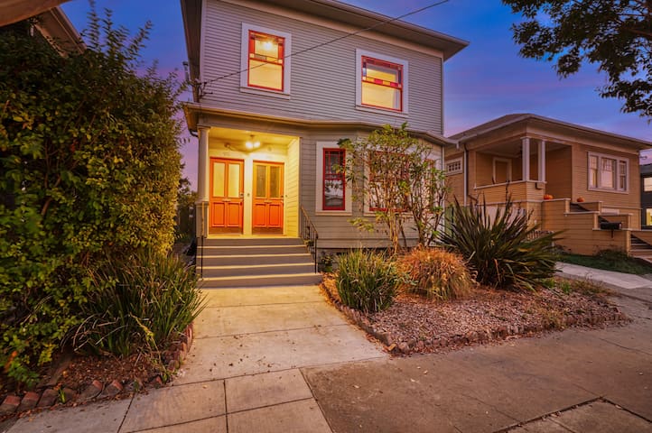 Top floor duplex with patio-garden gallery image 4