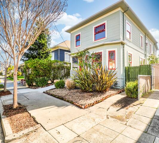 Top floor duplex with patio-garden gallery image 5