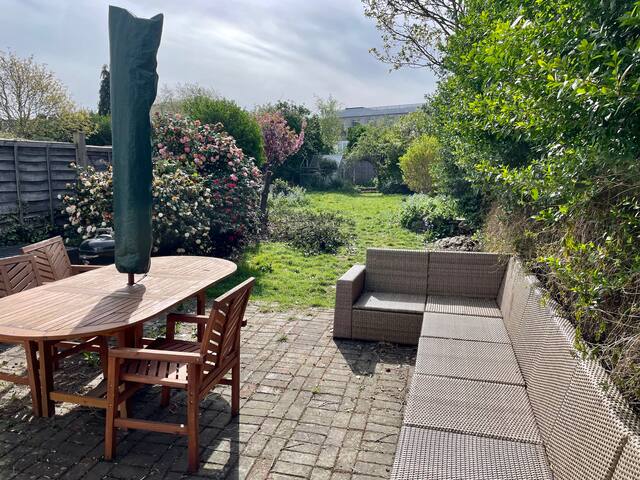 Spacious family home with parking and large garden gallery image 3