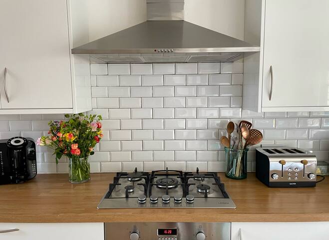 Spacious family home with parking and large garden gallery image 2