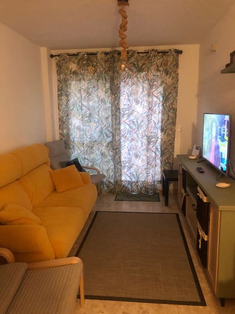 Propiedad de Airbnb exitosa: Entire place: 2 bedroom apartment and terrace with 65m2 en Roquetas De Mar