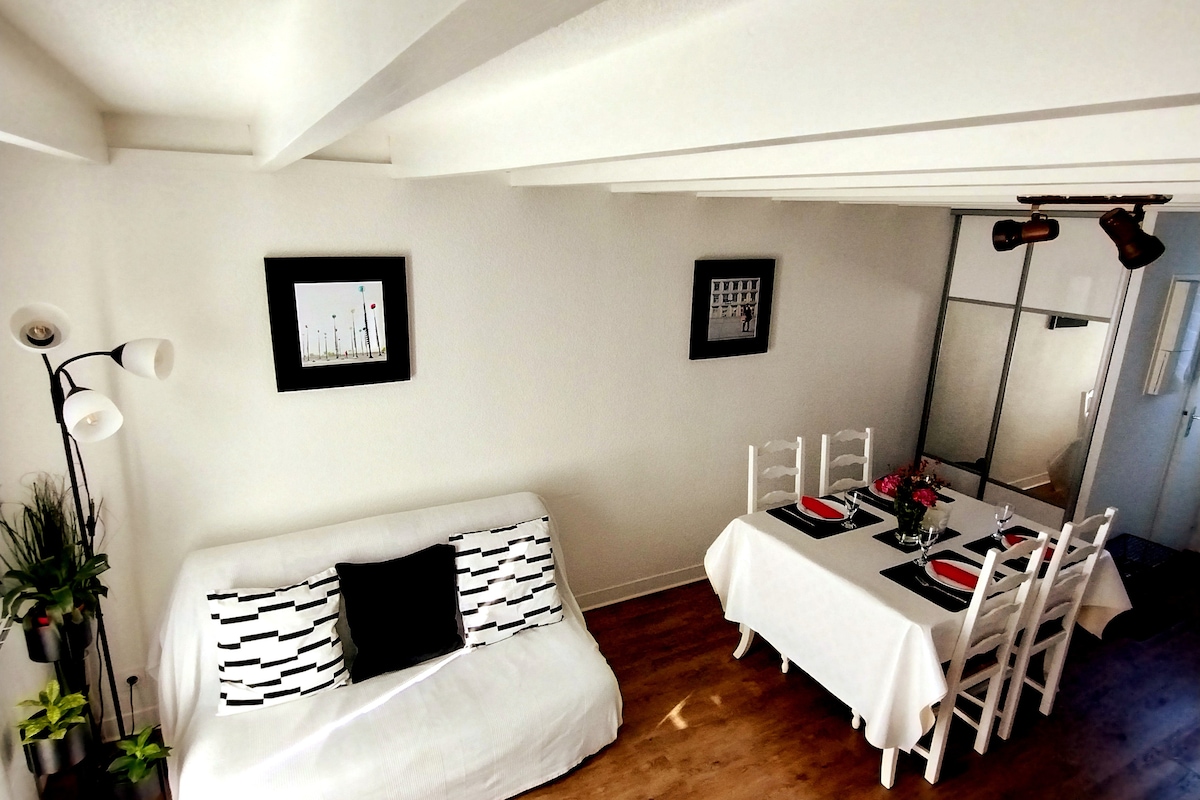 Top Airbnb: Renovated 3 bedroom house, close to sea, shared pool in Saint Malo