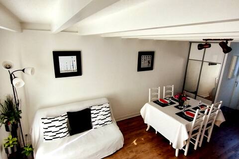 Top Airbnb: Renovated 3 bedroom house, close to sea, shared pool in Saint Malo