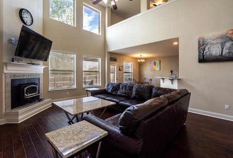 Casa Barr | 5 bed/3.5 bath house | Dog friendly