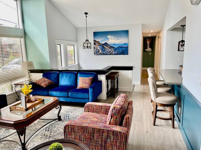 Beautiful relaxing home 4BR/3BA-AC-near Light Rail gallery image 2