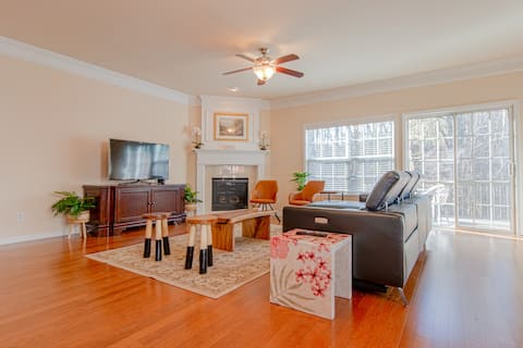 BRIGHT & IMMACULATE in Sandy Springs. A+ Location
