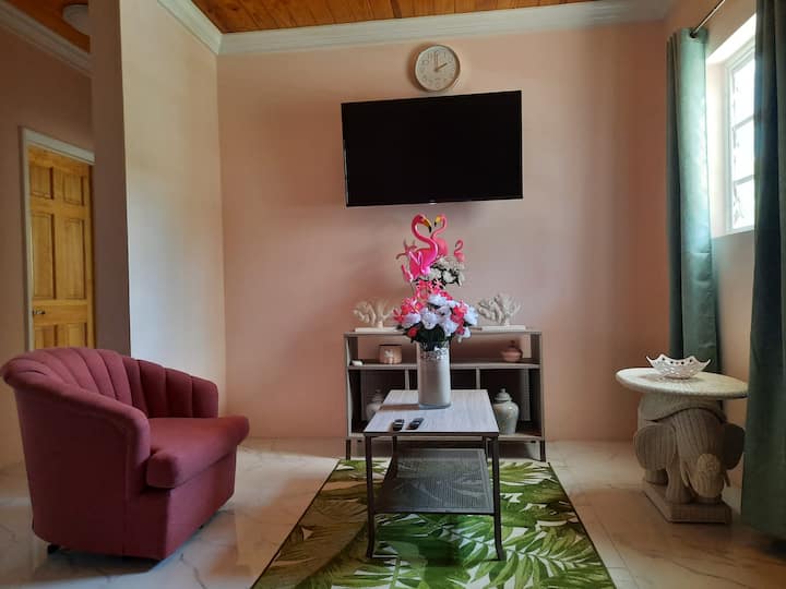 Yellow Palms Getaway - Nassau
