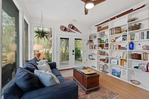 Top Airbnb: ⁘ Walk to DeSoto Falls | Wooded Retreat ⁘ in Fort Payne / De Kalb