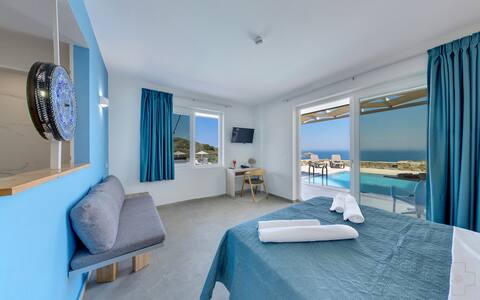 Private Pool Double Suite with Sea View B&B