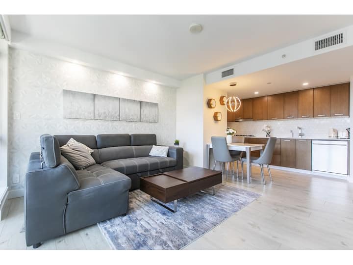 Lovely 1 bedroom condo with parking in Yaletown Condominiums for Rent
