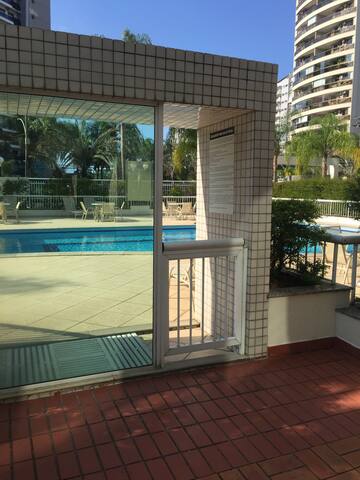 Em frente ao Rock in Rio! Reservas de última hora. gallery image 5