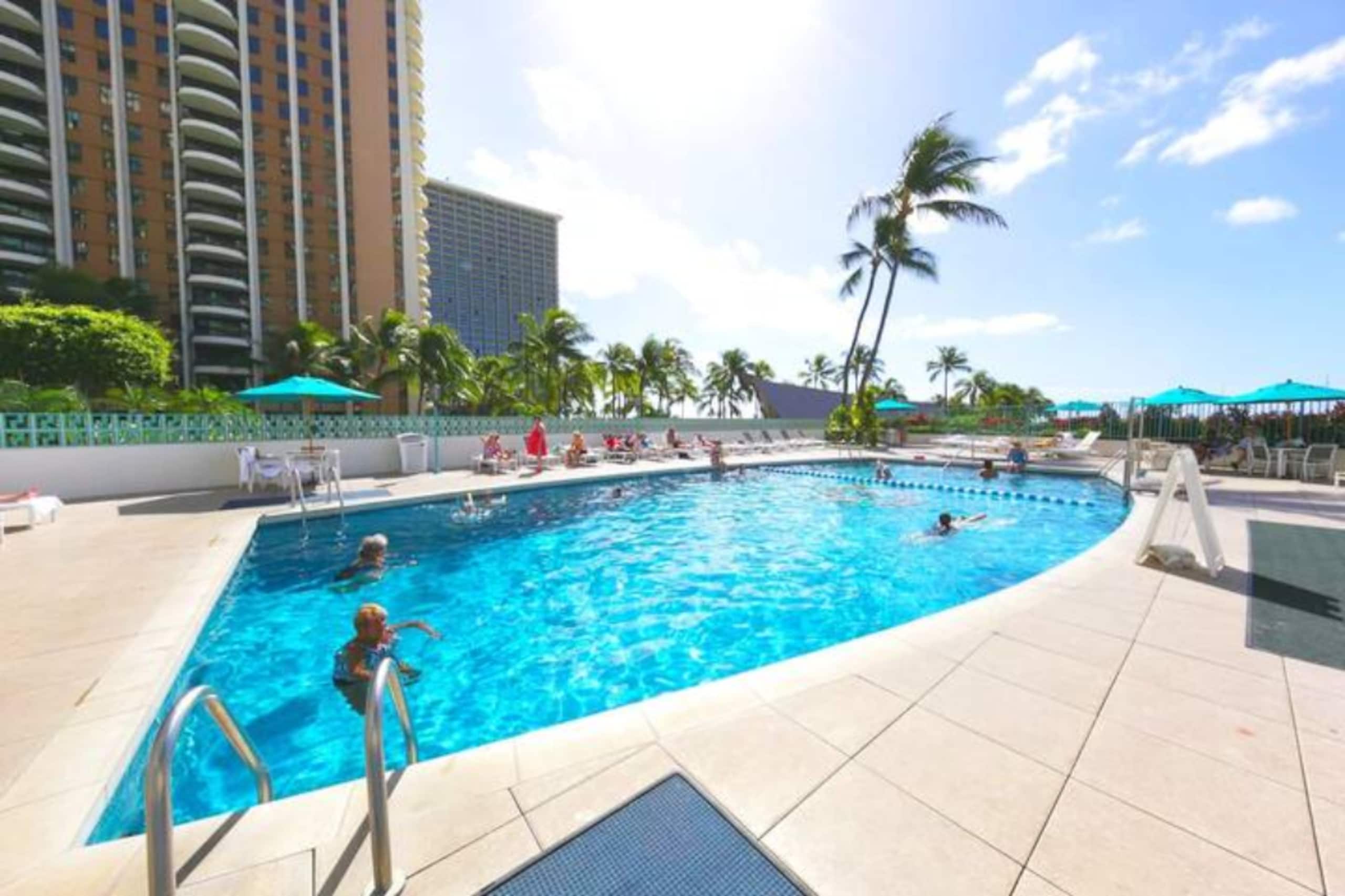 Condo in Honolulu · ★4.7 · 1 bedroom · 3 beds · 1 private bath - Image 14