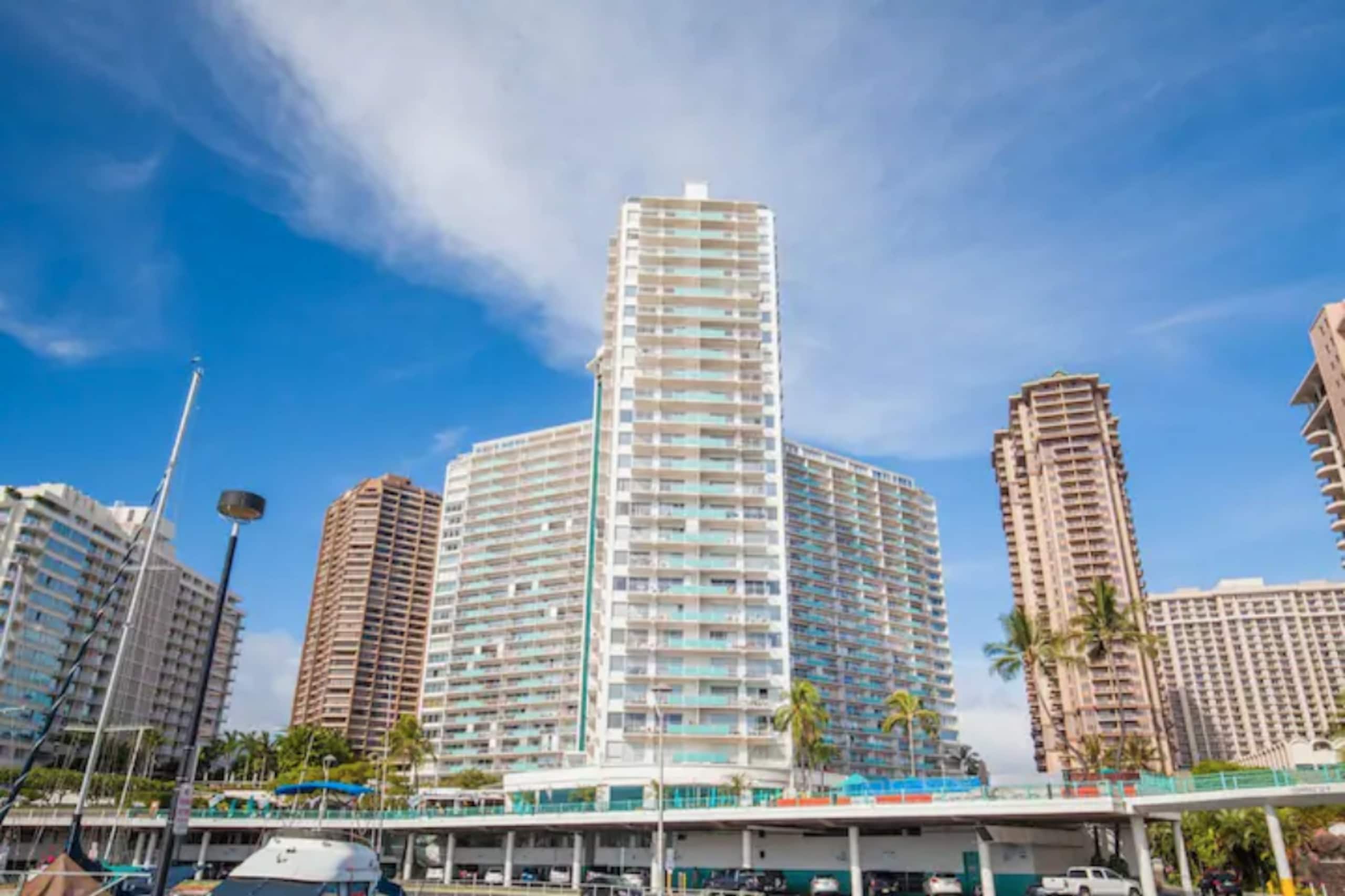 Condo in Honolulu · ★4.7 · 1 bedroom · 3 beds · 1 private bath - Image 17
