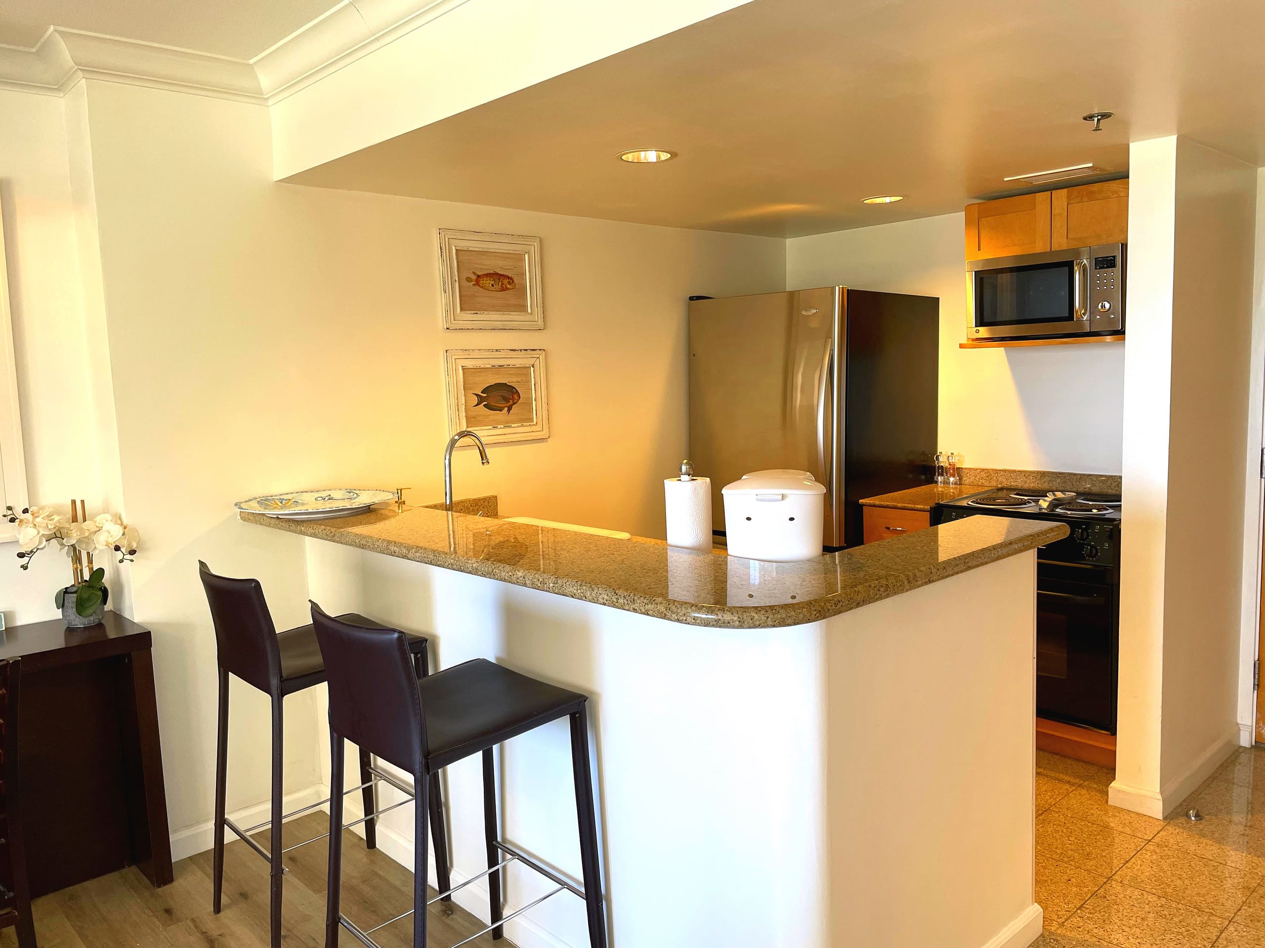 Condo in Honolulu · ★4.7 · 1 bedroom · 3 beds · 1 private bath - Image 5