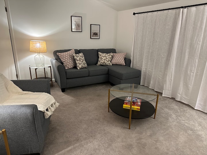 Upstairs Apartment Near The Airport - Lancaster, NY