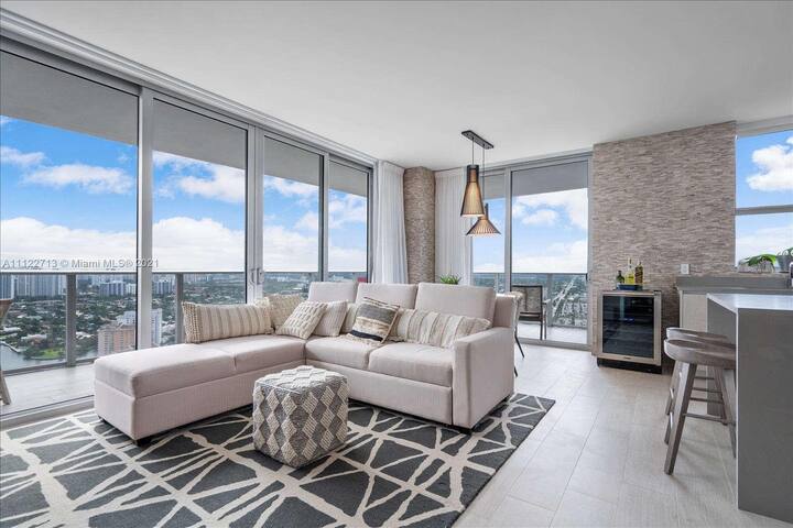 Luxury 34th fl Apt in Resort w/Intracoastal views gallery image 4