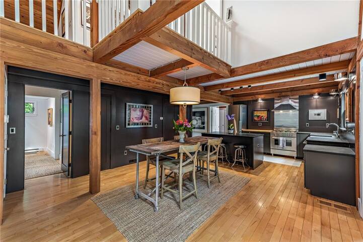 Modern Little Compton Cottage gallery image 2