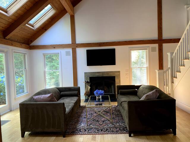 Modern Little Compton Cottage gallery image 4