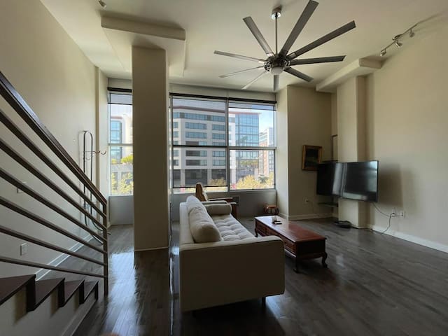 2 bd condo walking to Moscone, Oracle, Chase