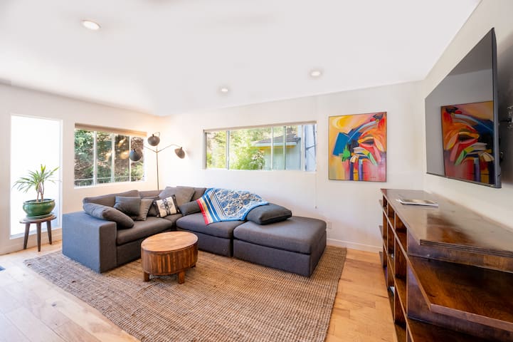 Hillside retreat in Eagle Rock (2bd/2ba + office)