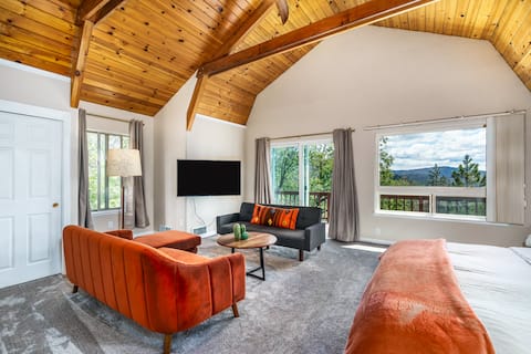 Spectacular Views. Hot Tub. Stars. Massage Retreat