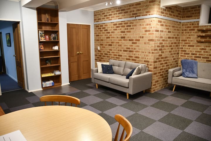 The Retreat- Private & Self Contained Granny Flat - 혼즈비