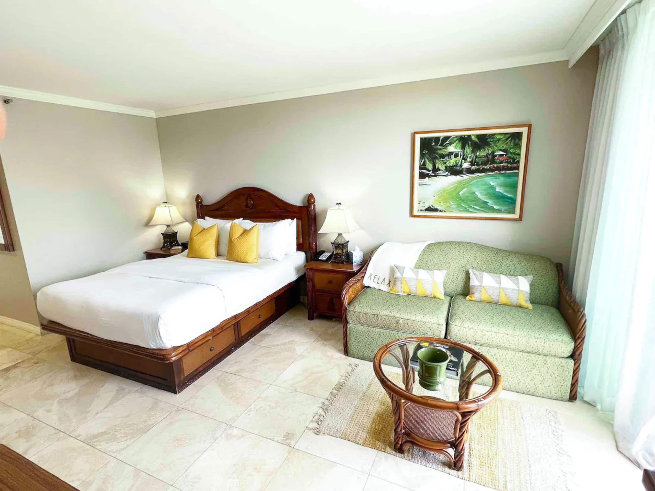 A Lovely Boutique Condo - 7 Minute Walk to Beach! - Image 12